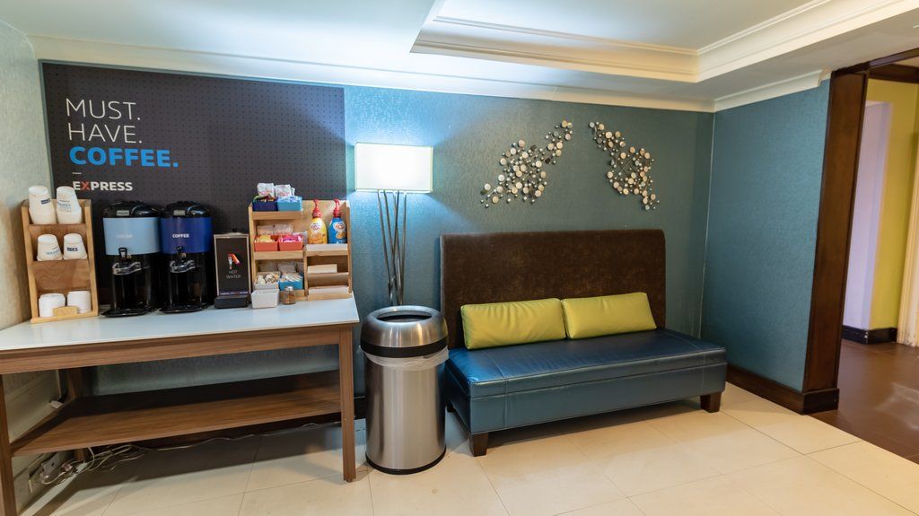 Holiday Inn Express Birmingham Irondale East By Ihg Exterior photo