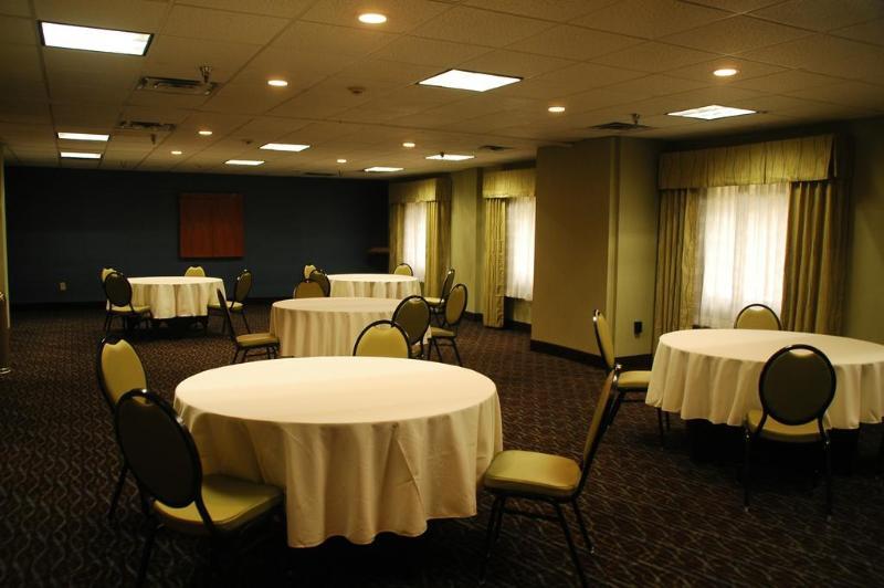 Holiday Inn Express Birmingham Irondale East By Ihg Exterior photo